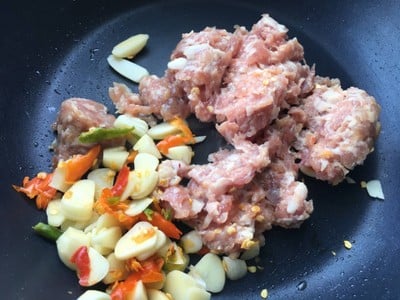 วิธีทำ มะเขือยาวผัดหมูสับ วิธีทำ มะเขือยาวผัดหมูสับ