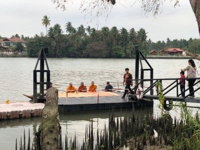 เดอะ เกรซ อัมพวา รีสอร์ท