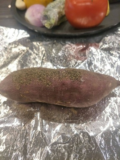 วิธีทำ Parchment Baked Salmon with Mashed Purple Potatoes วิธีทำ Parchment Baked Salmon with Mashed Purple Potatoes