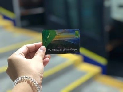 บัตรเข้าเป็นบัตรแข็ง สแกนเข้าและเสียบออก