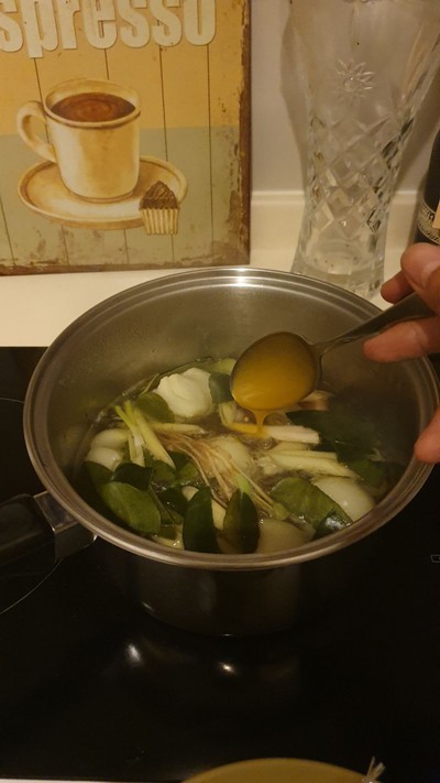 วิธีทำ ต้มยำน่องไก่ ใส่ทุกอย่างในตู้เย็น