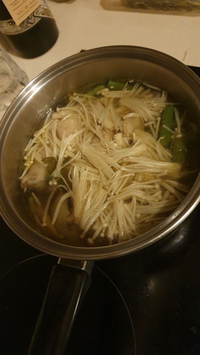 วิธีทำ ต้มยำน่องไก่ ใส่ทุกอย่างในตู้เย็น