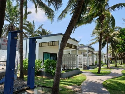 โรงแรมเจ้าหลาวทอแสงบีช