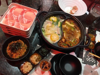 อาหาร หรือ เครื่องดื่ม