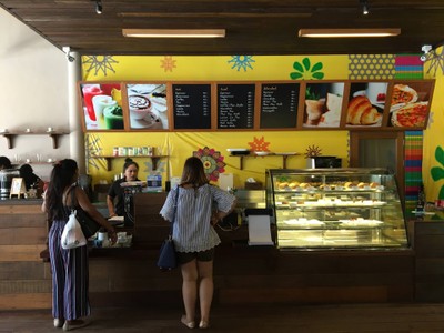 ร้าน cafe café ที่ท่าเรือ