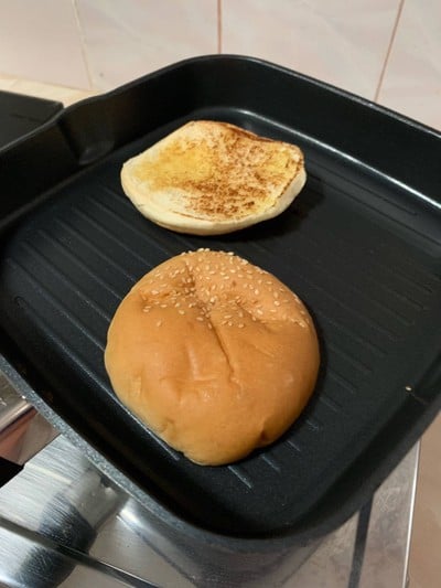 วิธีทำ เบอร์เกอร์หมูชุ่มฉ่ำ