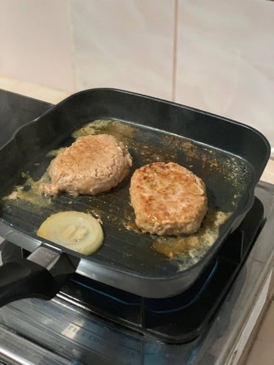 วิธีทำ เบอร์เกอร์หมูชุ่มฉ่ำ