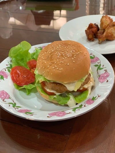 วิธีทำ เบอร์เกอร์หมูชุ่มฉ่ำ