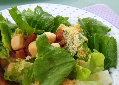 สลัดซีซ่าร์ไข่เค็ม