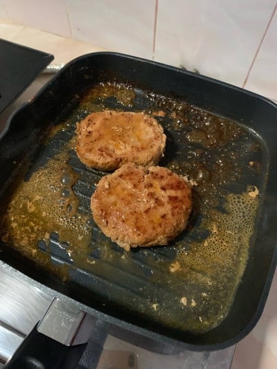 วิธีทำ เบอร์เกอร์หมูชุ่มฉ่ำ