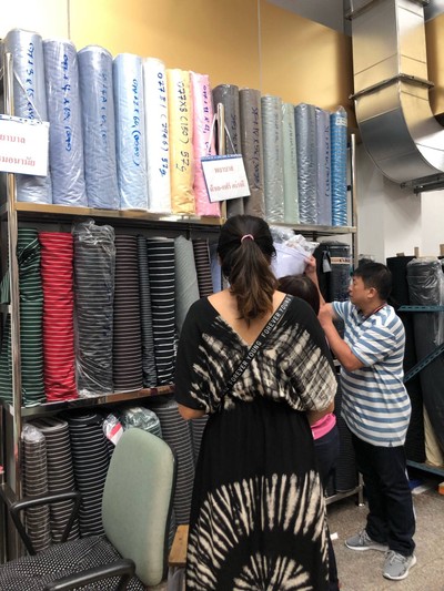 หลานสาวชอปผ้าไปตัดชุดข้าราชการ