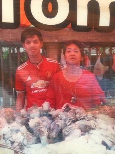 ต้มยำกุ้งบางลำภู (เจ้าเก่า-เจ้าแรก) ปากทางเข้าอาคารจอดรถของกทม. ถนนไกรสีห์ ต้มยำกุ้งบางลำภู (เจ้าเก่า-เจ้าแรก) ปากทางเข้าอาคารจอดรถของกทม. ถนนไกรสีห์