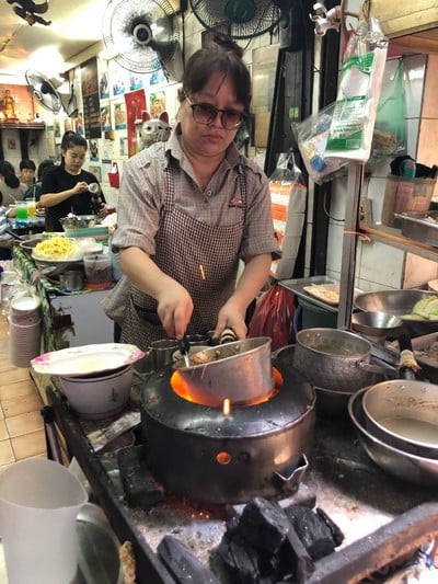 ยำร้อนๆด้วยเตาถ่าน 