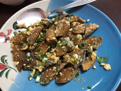 เห็ดออรินจิผัดไข่เค็ม