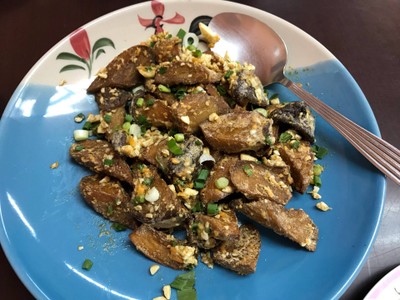 เห็ดออรินจิผัดไข่เค็ม