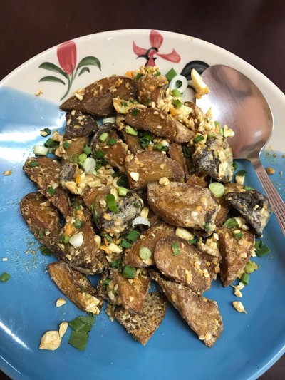 เห็ดออรินจิผัดไข่เค็ม