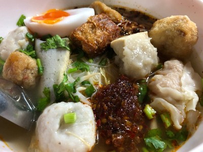 เส้นหมี่ต้มยำพริกเผา ไข่ยางมะตูม