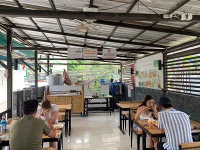 ร้านก๋วยเตี๋ยวเรืออ่าวนาง