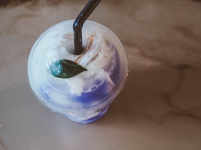 มะพร้าวอัญชันปั่น