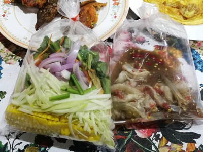 ยำกุ้งสด