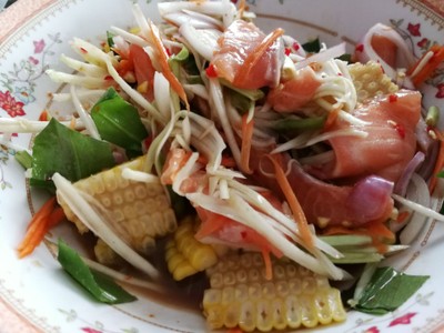 ยำแซลมอน