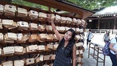 เขียนกระดานขอพรสักหน่อย ภาษาไทยเยอะมากๆเลยค่ะ