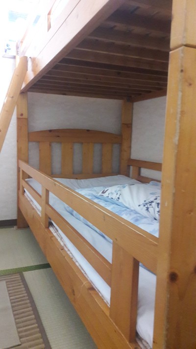 เตียง2ชั้นค่ะ แคบหน่อย แต่ก็เข้าใจได้ค่ะ