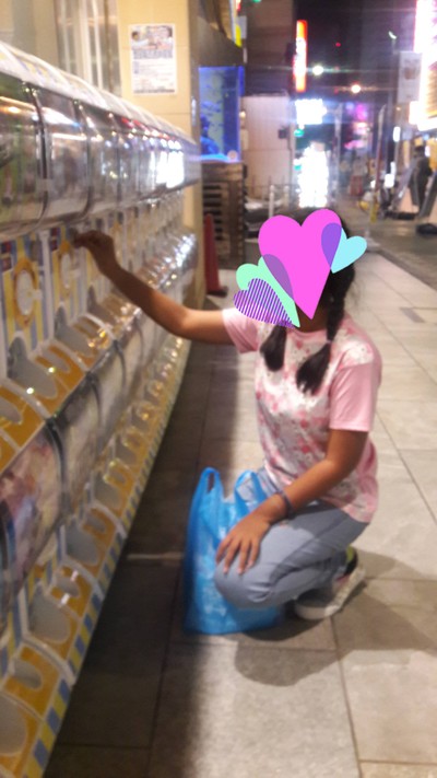 มาถึงญี่ปุ่นทั้งที ขอหยอดกาชาปองหน่อยน้าาา ตู้กาชาปองหน้าดองกี้ค่ะ