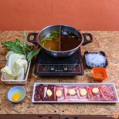 นั่งเล่นหมูจุ่ม-ชาบู-ปิ้งย่าง