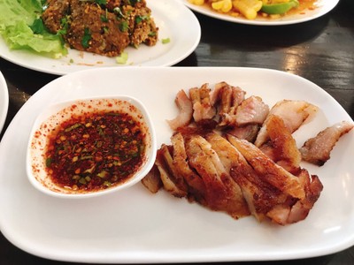 คอหมูย่าง