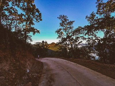 เส้นทางที่ใช้ขึ้นมายังจุดพระธาตุและชมวิวทะเลหมอก