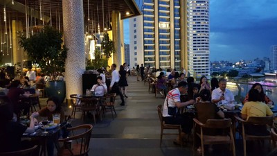 บรรยากาศ HOBS ICONSIAM