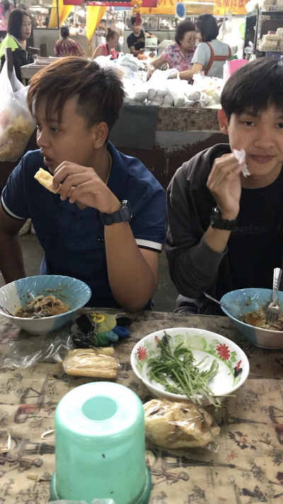 เมืองเชียงใหม่ 
ตลาาดเช้าตรู่ มีอะไรมากกว่าที่คิด