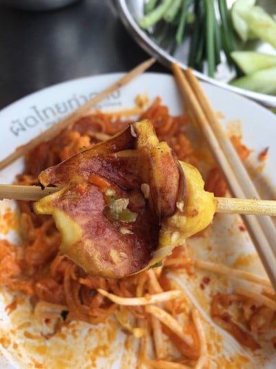 เจ๊หม่ำปลาหมึกย่าง (ศาลเจ้า) เจ๊หม่ำปลาหมึกย่าง (ศาลเจ้า)