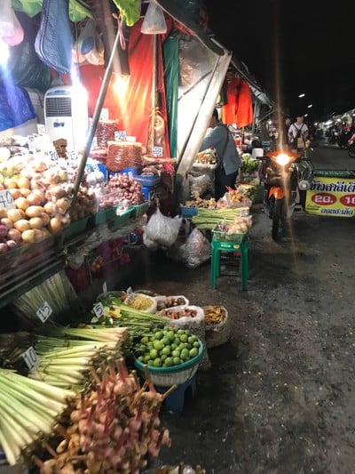 เมืองเชียงใหม่ 
ตลาาดเช้าตรู่ มีอะไรมากกว่าที่คิด