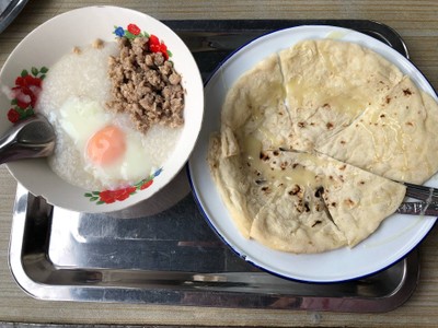 โจ๊กหมูใส่ไข่