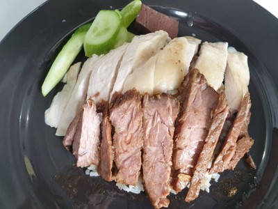 ข้าวมันไก่ผสมเนื้อ