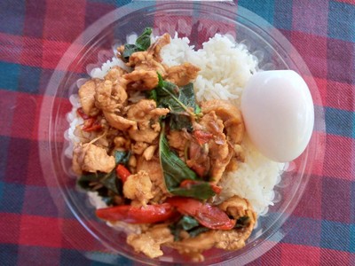 ข้าวกะเพราไก่+ไข่ต้มยางมะตูม