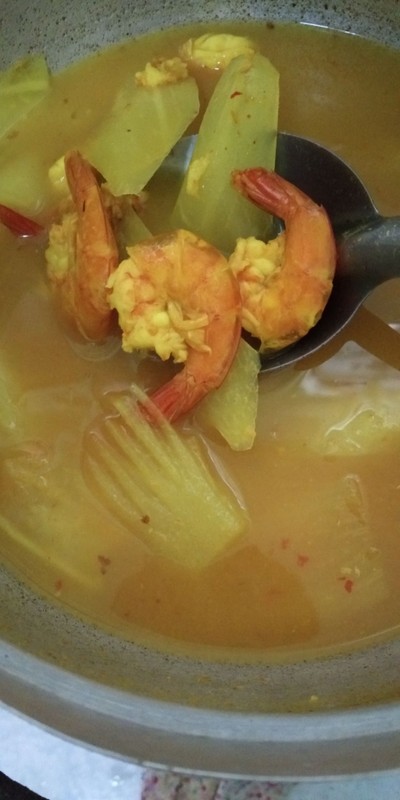 แกงส้มกุ้งกับมะละกอ