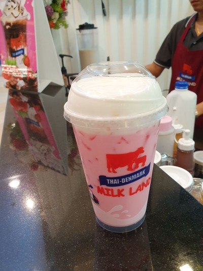 นมเย็นชมพู