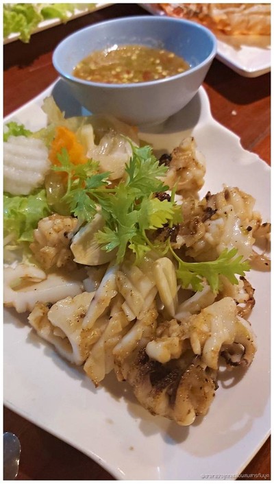 ยำปลาหมึก