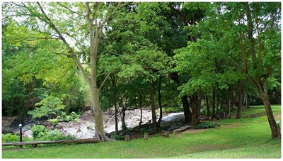 น้ำตกผาลาด