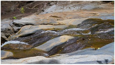 น้ำตกผาลาด