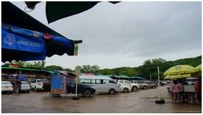 ที่จอดรถตลาด