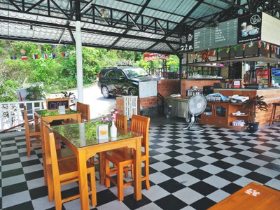 โซนโต๊ะร้านอาหาร