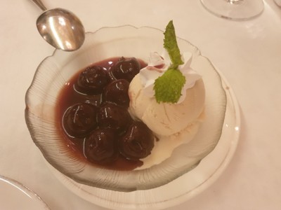 อาหาร หรือ เครื่องดื่ม