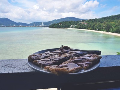 โรตีลูกเกดกับวิวป่าตอง