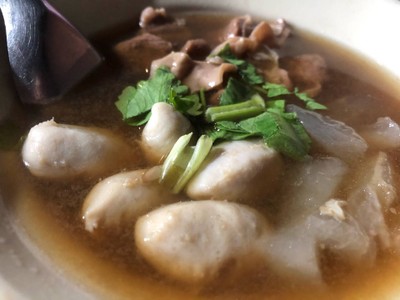 หมูตุ๋น เอ็นตุ๋นน้ำแดงในหม้อดิน