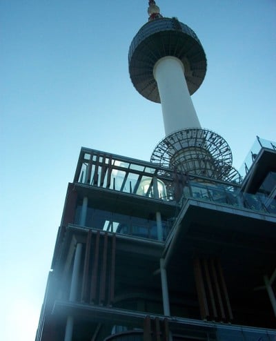 หอคอยโซล ทาวเวอร์ ตั้งตระหง่าน