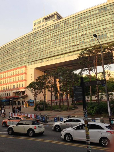 ทางเข้า ม.ฮงอิก